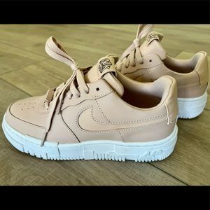 NIKE Air Force 1